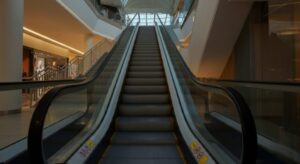 おじぎエスカレーター - エスカレーター界の礼儀正しさ No.1