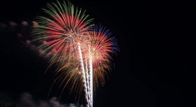夏の夜空を彩る絶景！日本を代表する5大花火大会で心震える体験を
