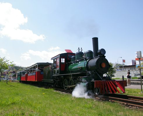 ④ 小樽市総合博物館:鉄道と歴史の宝庫🚂