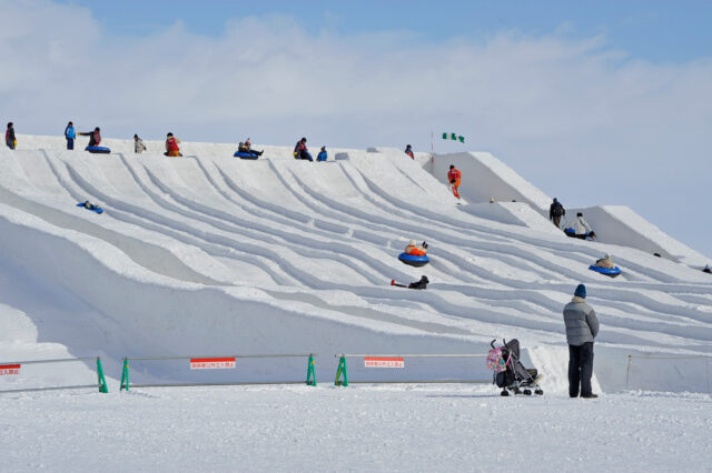  雪遊びを満喫するなら「つどーむ会場」へ！