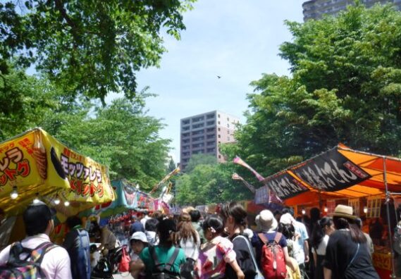 中島公園の屋台グルメ—食べ歩き天国で大満足