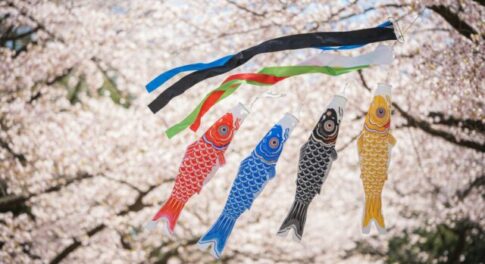 空を舞う色鮮やかな魚たち：鯉のぼりに込められた日本の願いと楽しめるスポッ