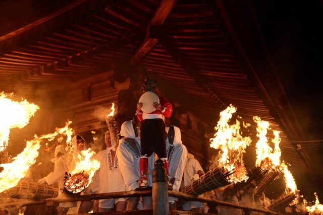 ③ 瀧山寺 鬼祭り(愛知県岡崎市)