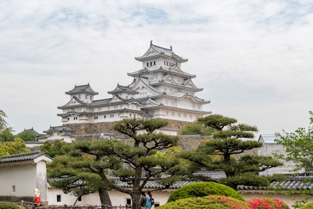 【圧倒的な防御力】— なぜ日本の城は「攻めにくい」のか？