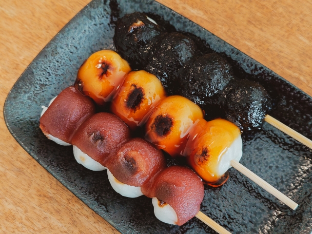 5. 🍡 和菓子(Wagashi) – 日本のスイーツは美しすぎる!①