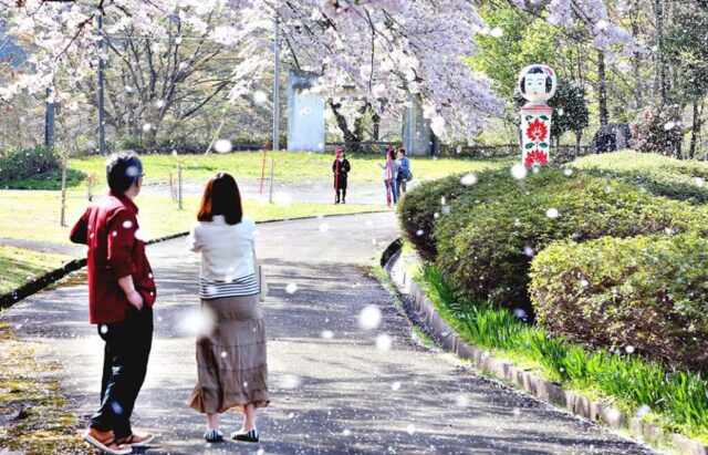 【日本こけし館】