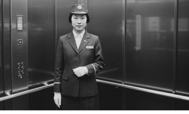 時をさかのぼれば、エレベーターは“職人の仕事”だった