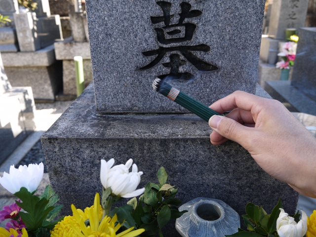 お墓参り=信仰?
