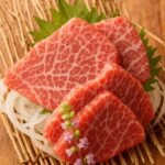 生肉だけど大丈夫？“食べる勇気”が感動に変わるかも！馬刺しに挑戦しよう