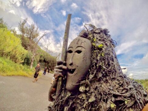 沖縄の宮古島で“泥だらけの神様”に遭遇？！秋にだけ現れる「パーントゥ」日本の奇祭