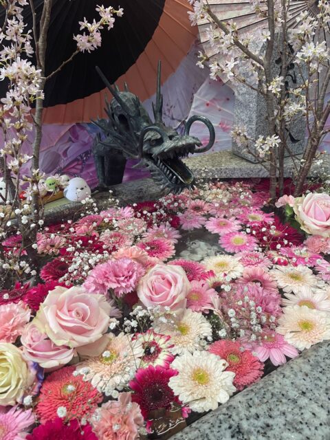 🌸花手水が美しすぎて言葉を失う|季節の花が心を洗う
