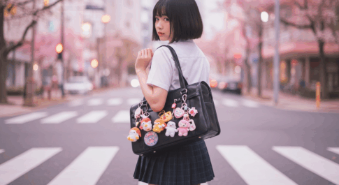 通学バッグなのにオシャレすぎ♡今どき女子高生のスクバがキャラクターまみれ